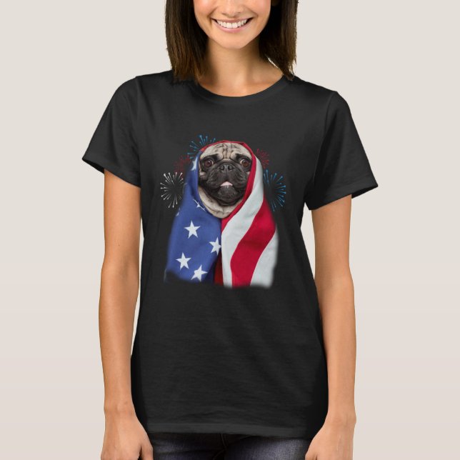 Camiseta Happy 4th Of July Pug Wearing American Flag Pride (Frente)
