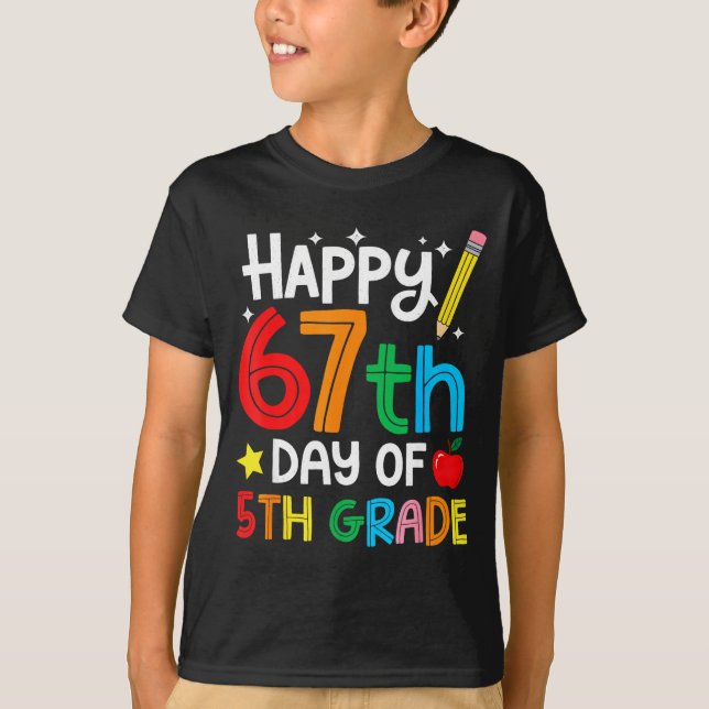 Camiseta Happy 67th Day Of 5th Grade Teacher Student Six Se (Frente)
