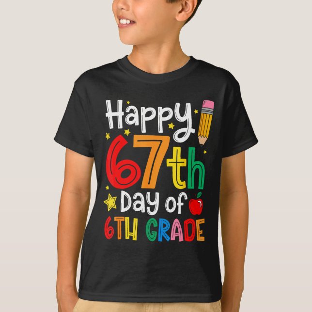 Camiseta Happy 67th Day Of 6th Grade Teacher Student Six Se (Frente)