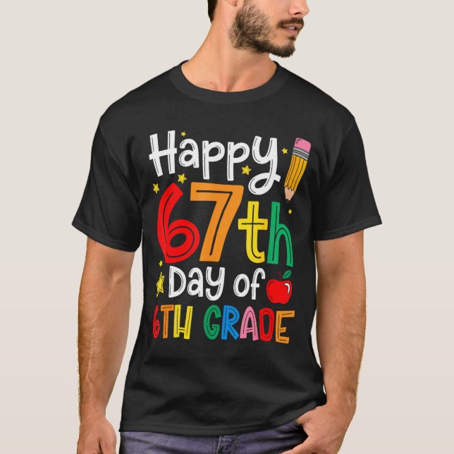 Camiseta Happy 67th Day Of 6th Grade Teacher Student Six Se (Frente)