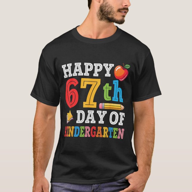 Camiseta Happy 67th Day Of Kindergarten Teacher Student 67  (Frente)