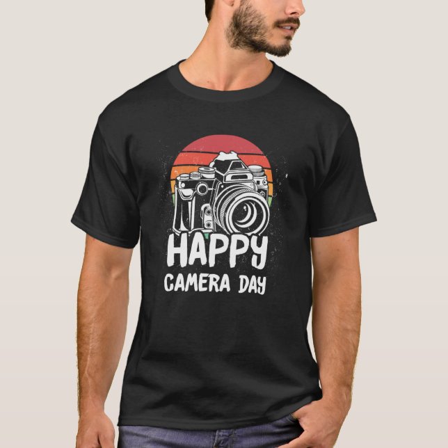 Camiseta Happy Camera Day Photo  for Photographers and Phot (Frente)