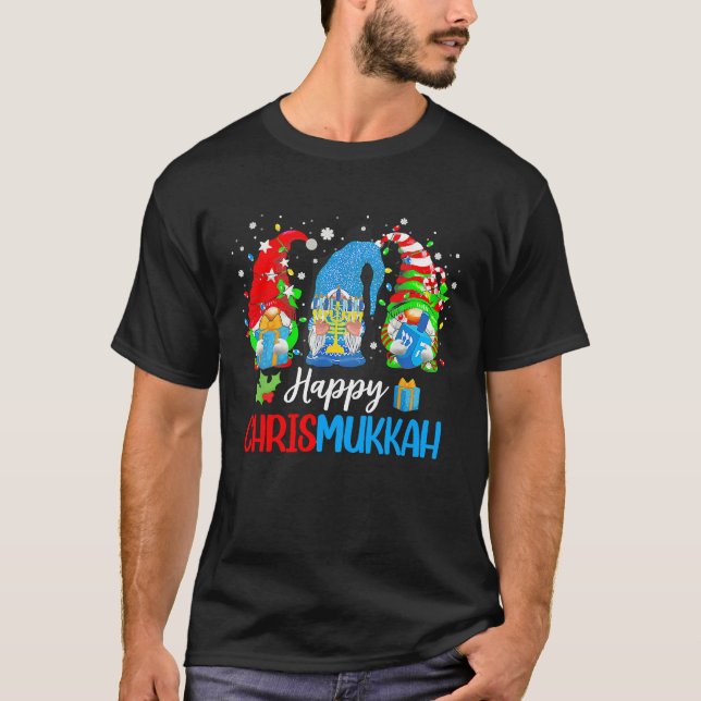 Camiseta Happy Chrismukkah Gnomes Merry Christmas Hanukkah (Frente)