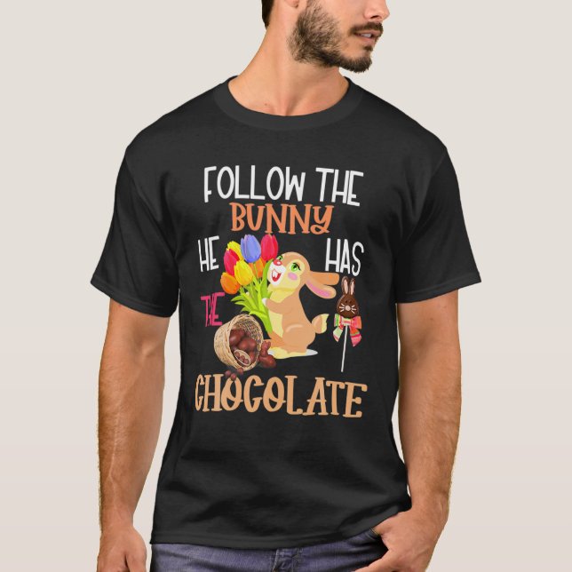 Camiseta Happy Easter Follow The Bunny He Has Chocolate Boy (Frente)
