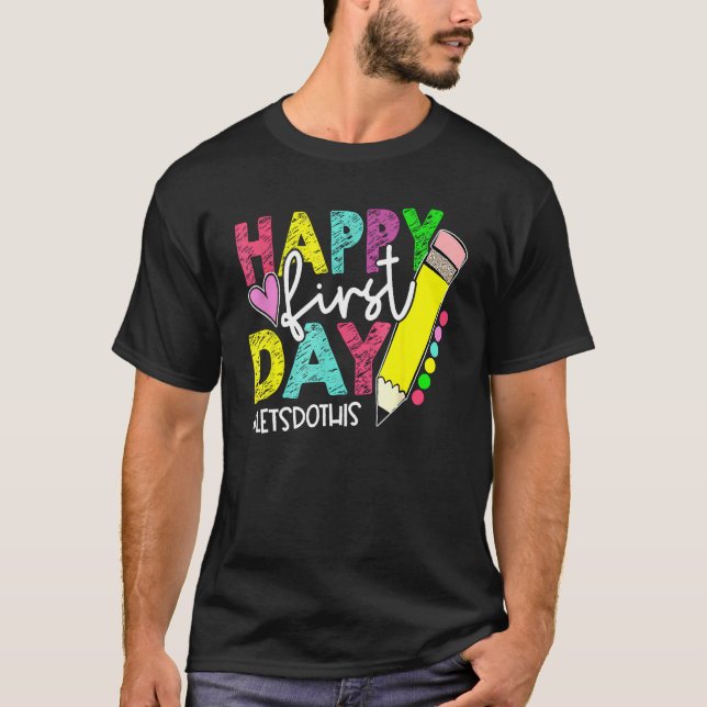 Camiseta Happy First Day Let's Do This Welcome Back To Scho (Frente)