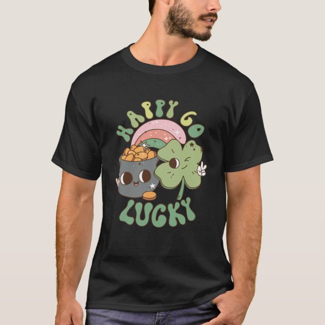 Camiseta Happy Go Lucky Retro Groovy St Patrick s Day Women (Frente)