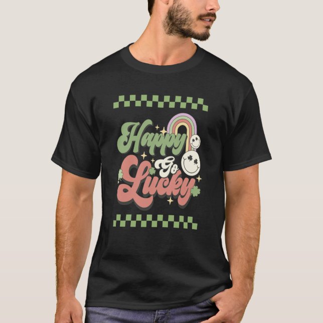 Camiseta Happy Go Lucky St Patrick's Day Groovy Retro (Frente)