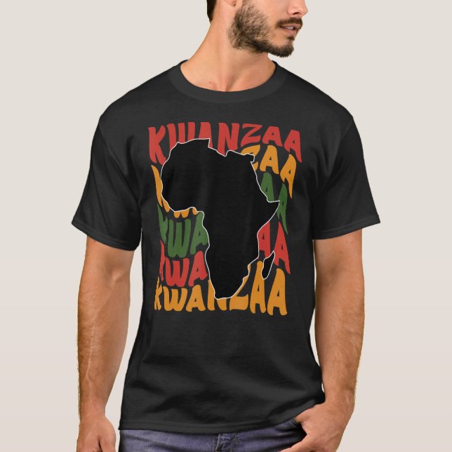 Camiseta Happy Kwanzaa African Map Kinara Candles Celebrati (Frente)