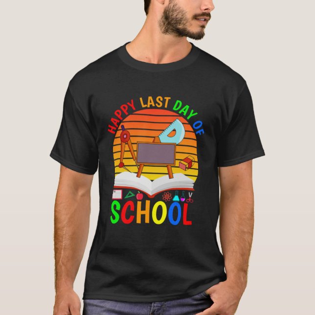 Camiseta Happy Last Day Of School 2023   Teachers And Stude (Frente)