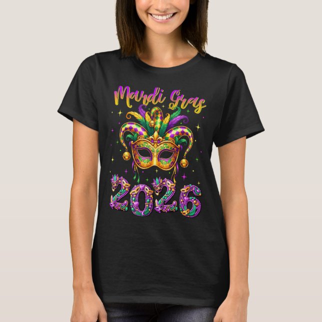 Camiseta Happy Mardi Gras Carnival 2026 Jester Hat Men Wome (Frente)