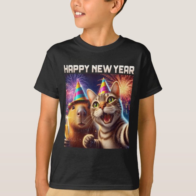 Camiseta Happy New Year 2026 Cute Cat Capybara Party Art  (Frente)