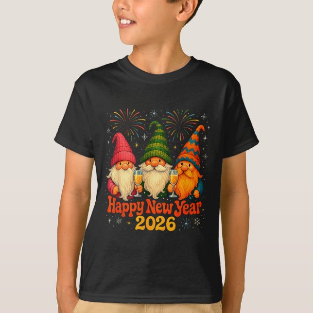 Camiseta Happy New Year 2026 Cute Gnome Party Gift  (Frente)