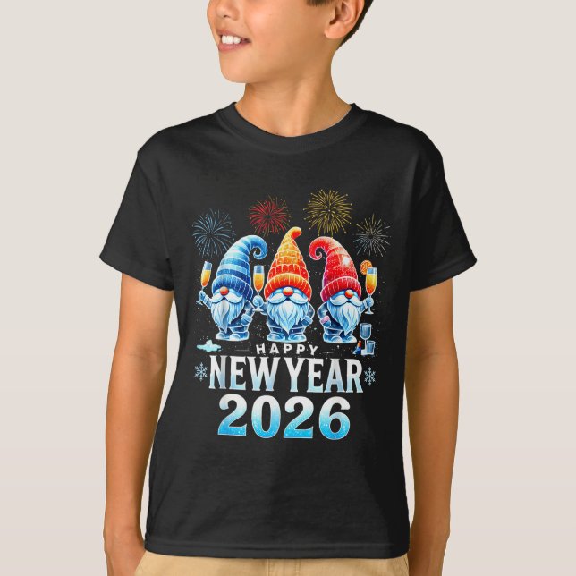 Camiseta Happy New Year 2026 Gnomes Family Party New Years  (Frente)