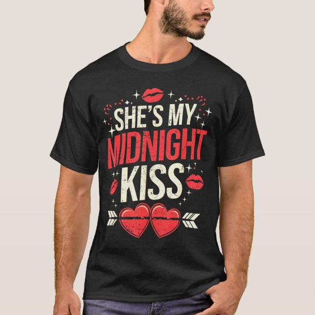 Camiseta Happy New Year Couples She's My Midnight Kiss Vale (Frente)