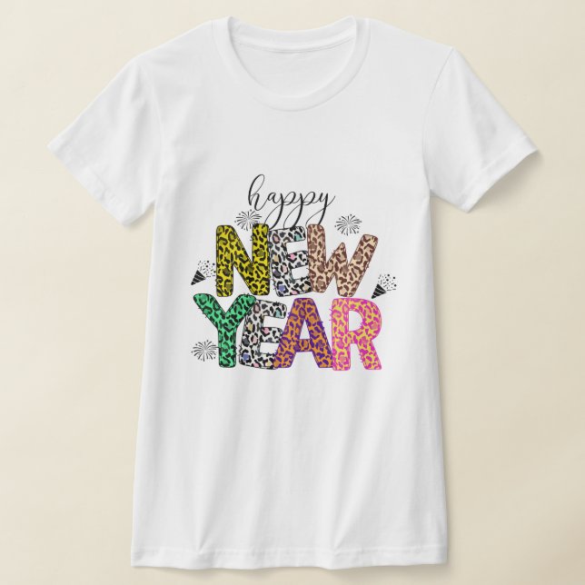 Camiseta Happy New Year Multicolor Leopard Print Tee (Postura )