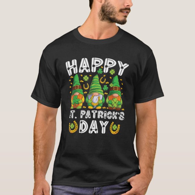 Camiseta Happy St Patrick s Day Gnomes Shenanigans Irish Sh (Frente)