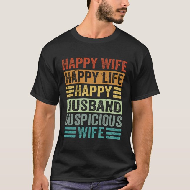 Camiseta Happy Wife Happy Life Happy Husband Suspicious Wif (Frente)