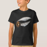 Camiseta Harry Potter Spell | OURO<br><div class="desc">Este Ouro Snitch foi usado no primeiro jogo excitante entre Gryffindor e Slytherin onde foi pego por Harry Potter... na boca! As Espingardas Ouros ficaram encantadas com bolas voadoras pegas pelo buscador, posição especializada em um jogo de Quidditch. Rápido e poderoso, essas pequenas bolas maliciosas eram difíceis de buscar. Apresse-se...</div>