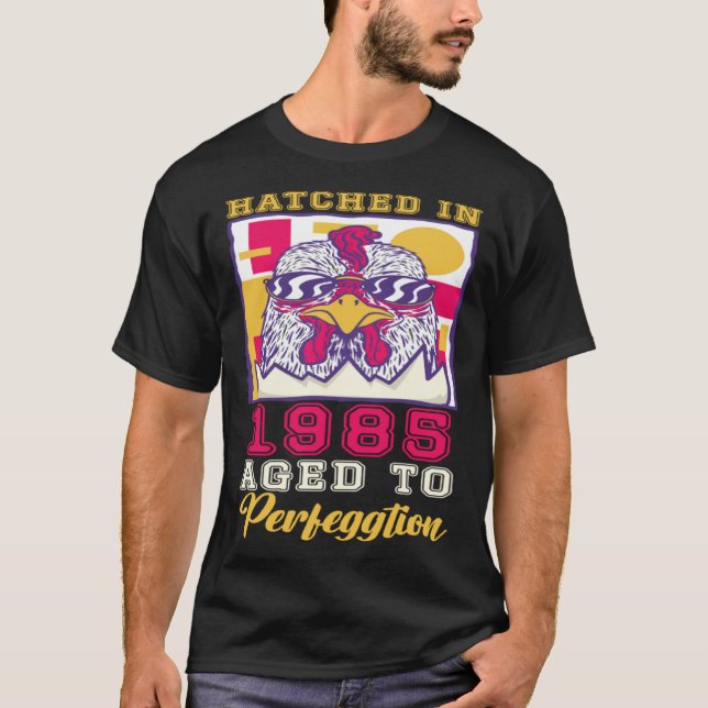Camiseta Hatched in 1985 Aged to Perfeggtion (Frente)