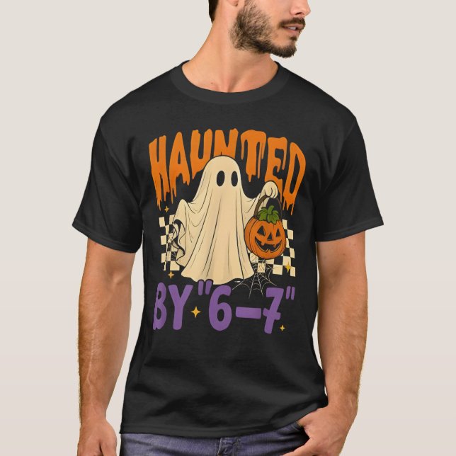 Camiseta Haunted by 67 – Funny Ghost and Pumpkin Halloween  (Frente)