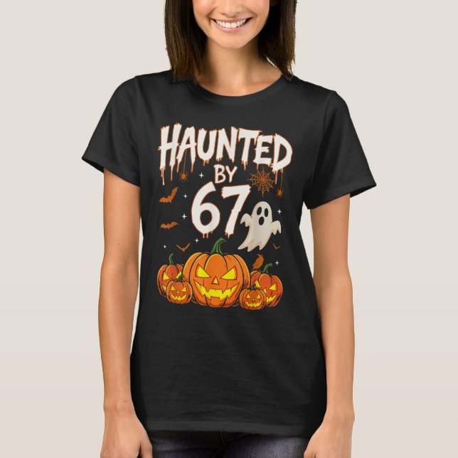 Camiseta Haunted By 67 Funny Pumpkin And Ghost Halloween Co (Frente)