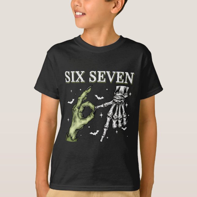 Camiseta Haunted By 67 – Funny Skeleton Hands Halloween Cos (Frente)