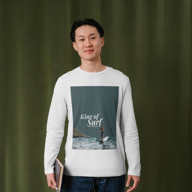 Camiseta Havaí Surfer Duke Kahanamoku Graphic Design (Man wearing surfer vacation shirt)