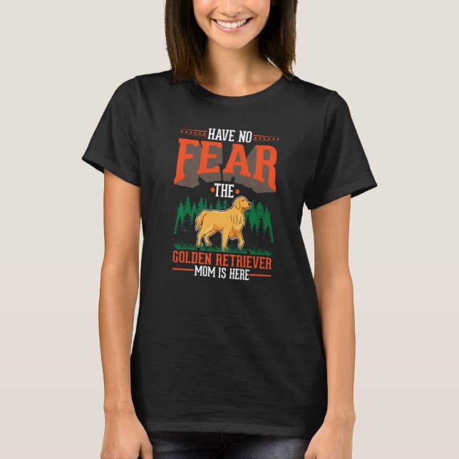 Camiseta Have no fear The Golden Retriever Mom is here   (Frente)
