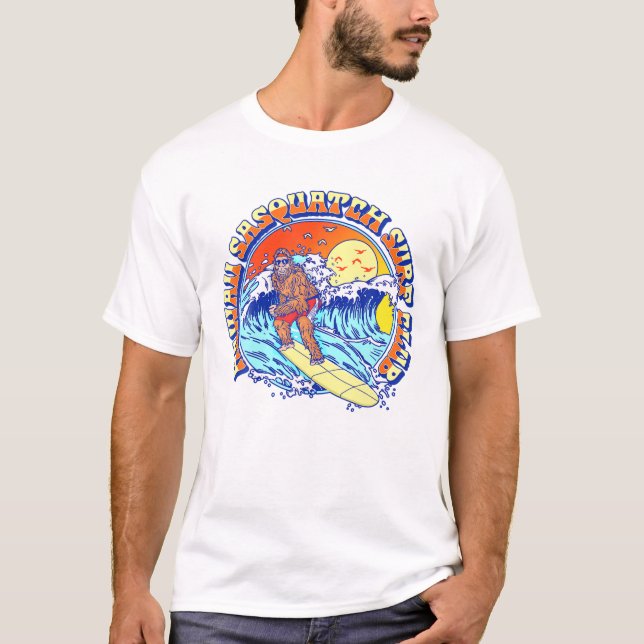 Camiseta Hawaii Sasquatch Surf Club Funny Retro Surfing Big (Frente)