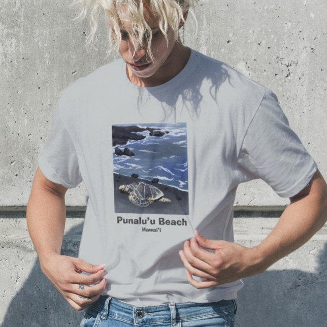 Camiseta Hawaii Sea Turtle on Black Sand Beach T-Shirt (Criador carregado)