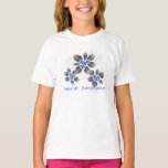 Camiseta Hawaiian Holly Hanukkah Blue Floral<br><div class="desc">Hau’oli Hanukaha é Hawai'ian por Happy Hanukkah! Esta ilustração mostra uma interpretação tropical do holly em cores de Chanucá e gradientes sutis. A inscrição é feita com neve para uma surpresa adicional. O gráfico principal está na frente,  enquanto há um pequeno gráfico companheiro na parte de trás da camiseta.</div>