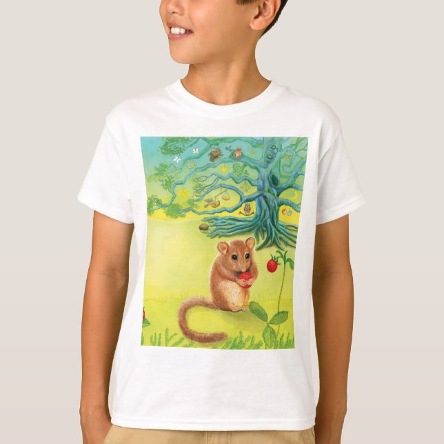 Camiseta Hazel Dormouse comendo morango selvagem (Frente)