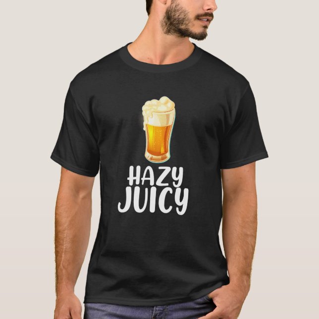 Camiseta Hazy Juicy Ipa Apresentando A Imagem Da Cerveja (Frente)