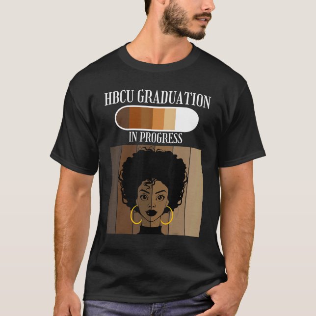 Camiseta HBCU Graduation In Progress Historical Black Colle (Frente)