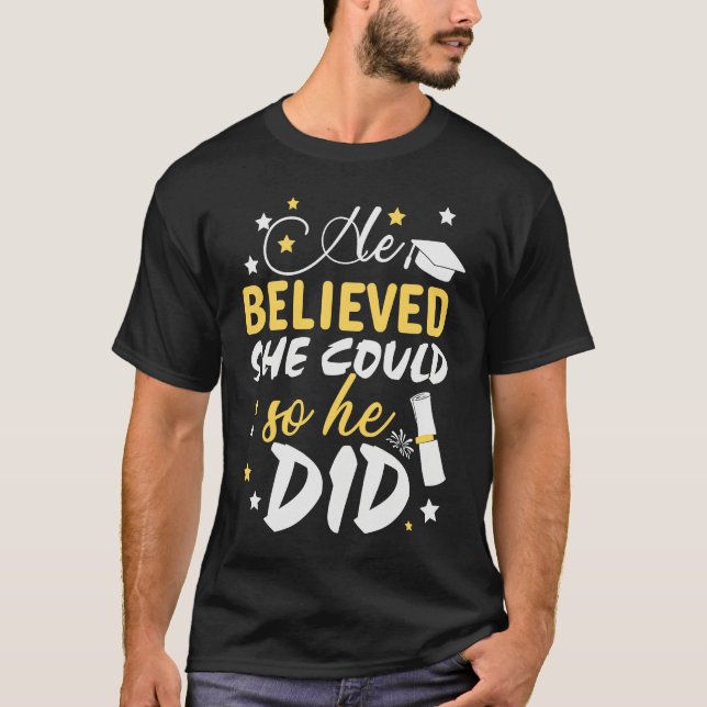Camiseta He Believed She Could so He Did  Masters Graduatio (Frente)
