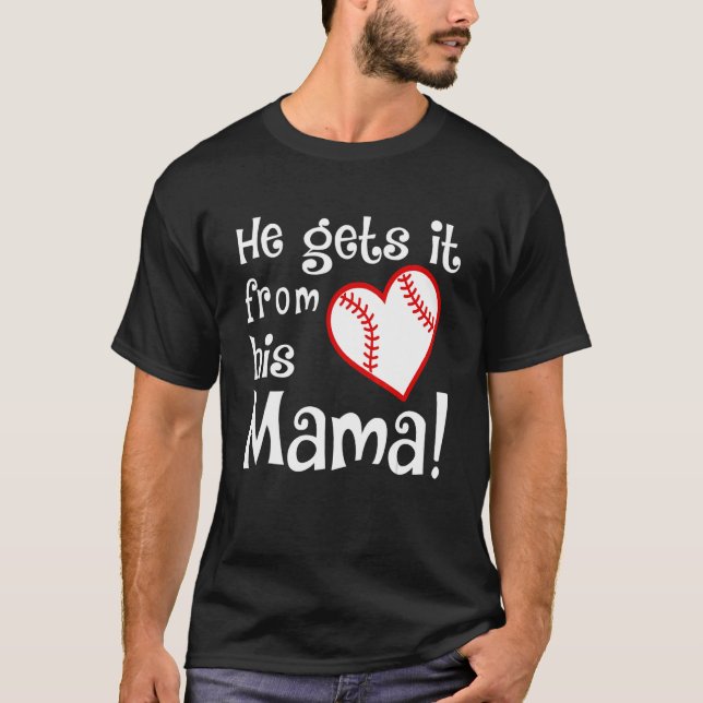 Camiseta He Gets It From His Mama (Frente)