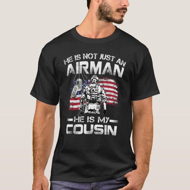 Camiseta He Is Not Just An Airman He Is My Cousin USAF Grad (Frente)