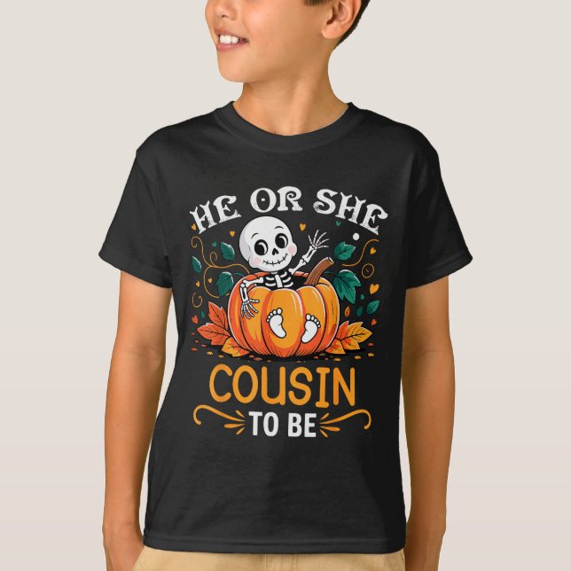 Camiseta He Or She Cousin To Be Halloween Skeleton Baby Rev (Frente)