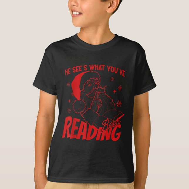 Camiseta He Sees What You've Been Reading Santa Bookish Chr (Frente)
