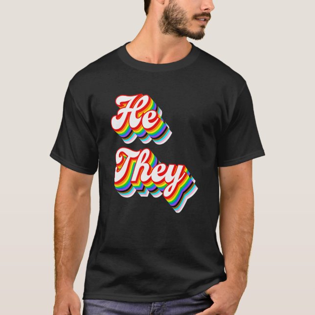 Camiseta He They Pronouns LGBTQ Pride Rainbow (Frente)