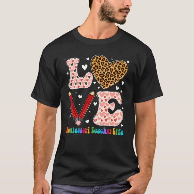 Camiseta Heart Montessori Teacher Life Leopard Plaid Valent (Frente)