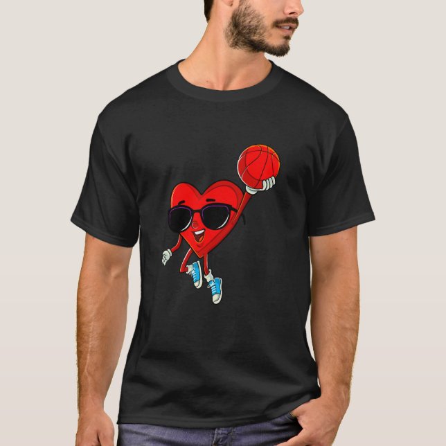 Camiseta Heart Playing Basketball Cute Valentines Day Sport (Frente)