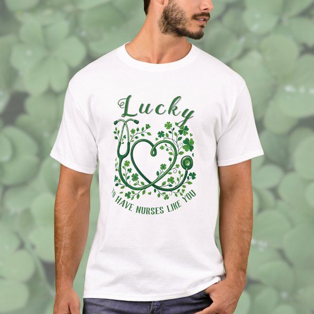 Camiseta Heart Shamrock Stethoscope Lucky to Have Nurses  (Criador carregado)