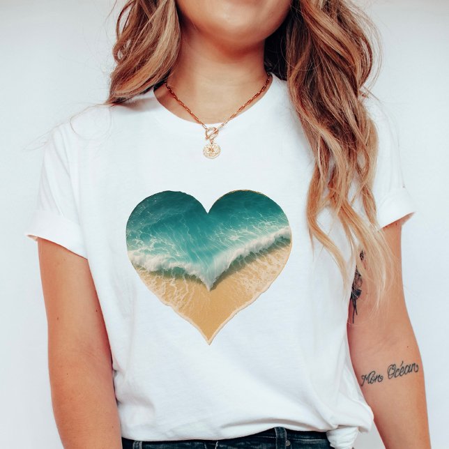 Camiseta Heart-Shaped Ocean Waves, Romantic Beach Vibes (Criador carregado)