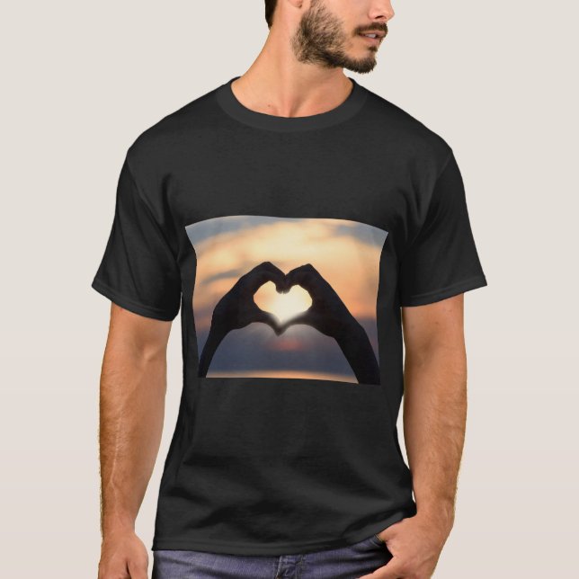 Camiseta Heart – Symbol of Love and Emotion T-Shirt (Frente)