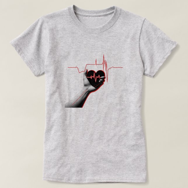 Camiseta Heartbeat Love Design – Hand Holding Heart  (Frente do Design)