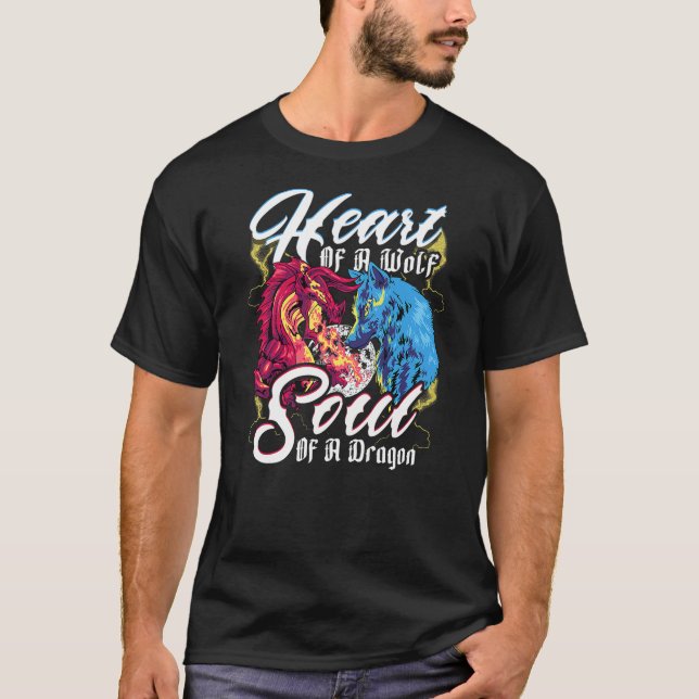 Camiseta Hearth Of A Wolf Soul Of A Dragon Cool Dragon Wolf (Frente)