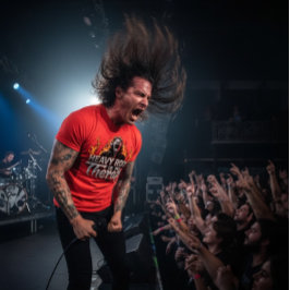 Camiseta Heavy Rock Is My Therapy