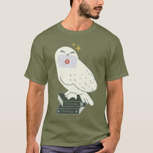 Camiseta Hedwig With Letter Whimsical Drawing (Frente)
