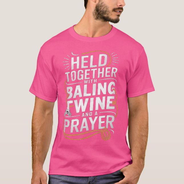 Camiseta Held Together With Baling Twine And A Prayer Funny (Frente)
